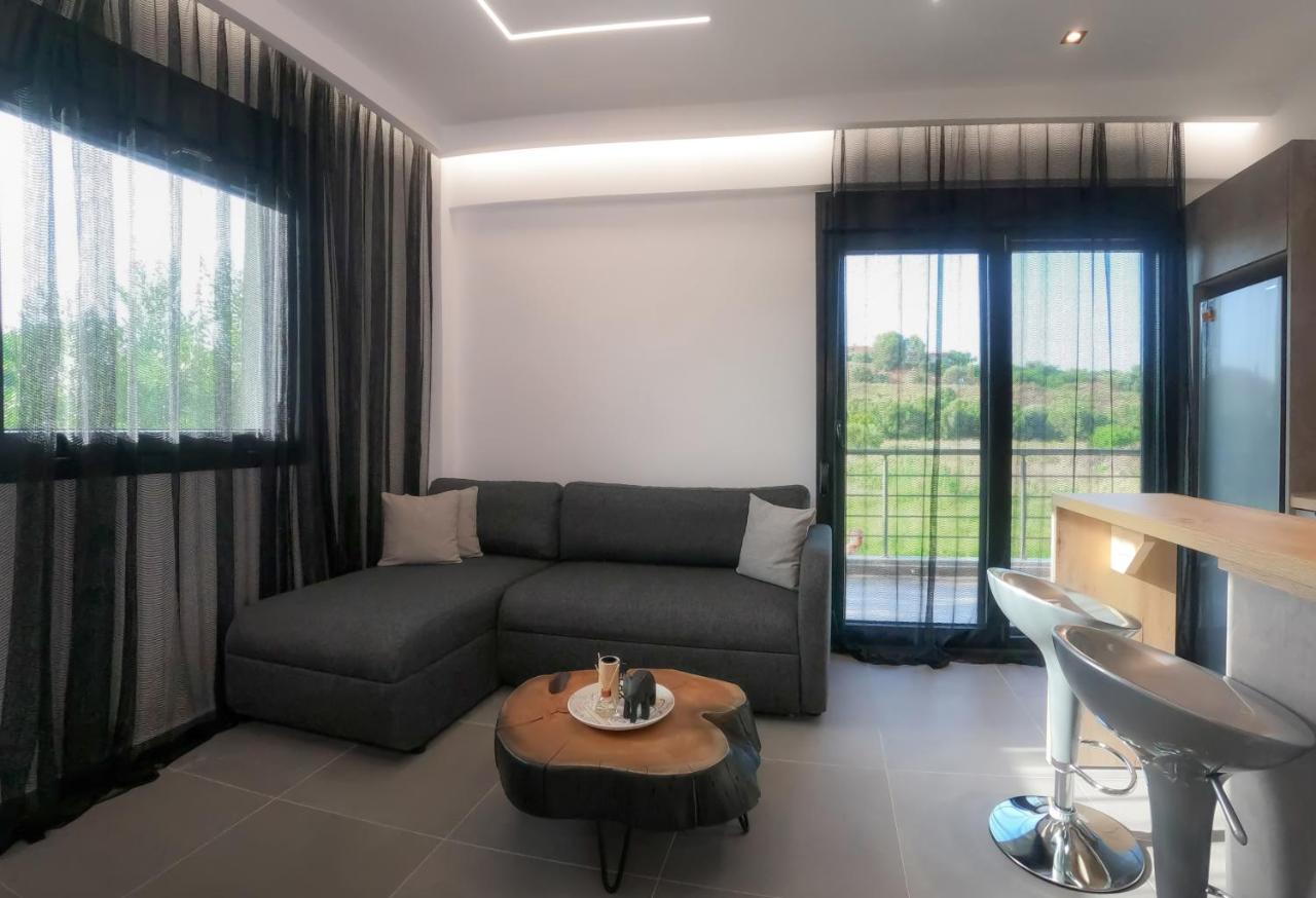 Berries Luxury Apartments Nea Moudhania Exteriör bild